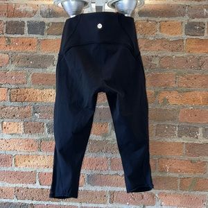 Lulu lemon black cropped women’s leggings size 4 17”